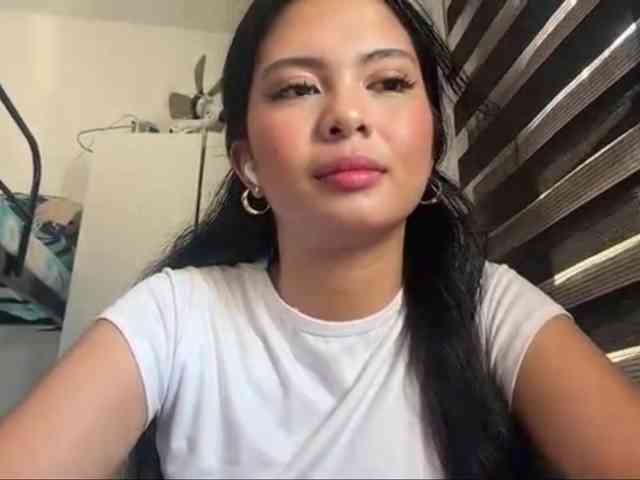 ClaraAllTheWay webcam