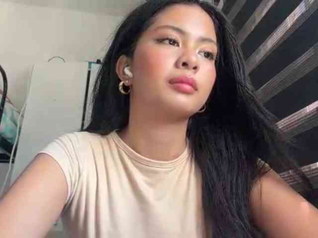 ClaraAllTheWay webcam