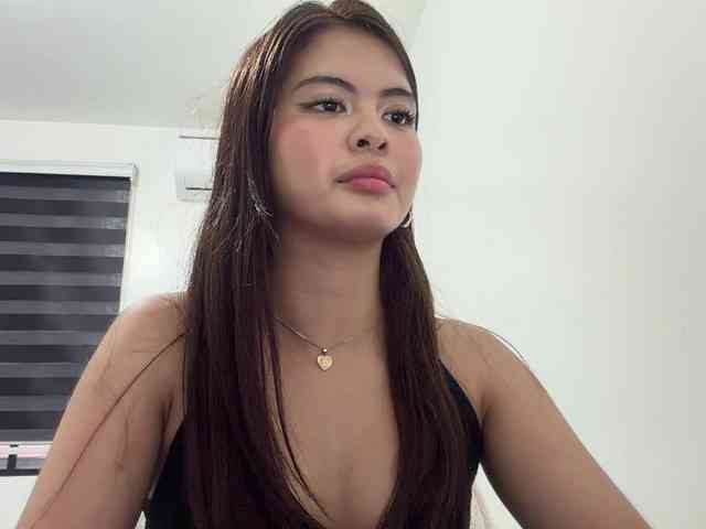 ClaraAllTheWay webcam