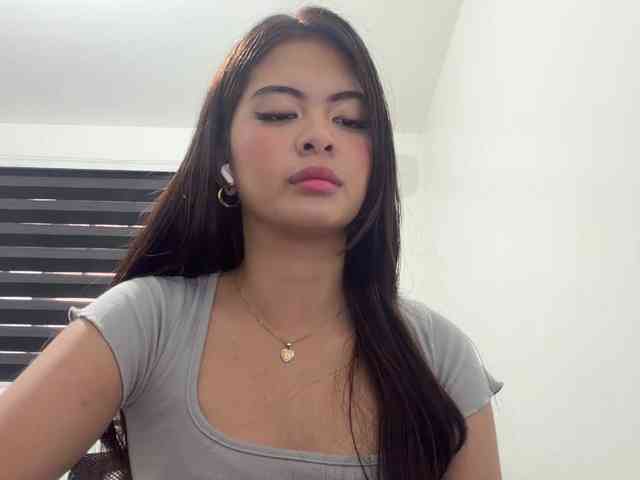 ClaraAllTheWay webcam