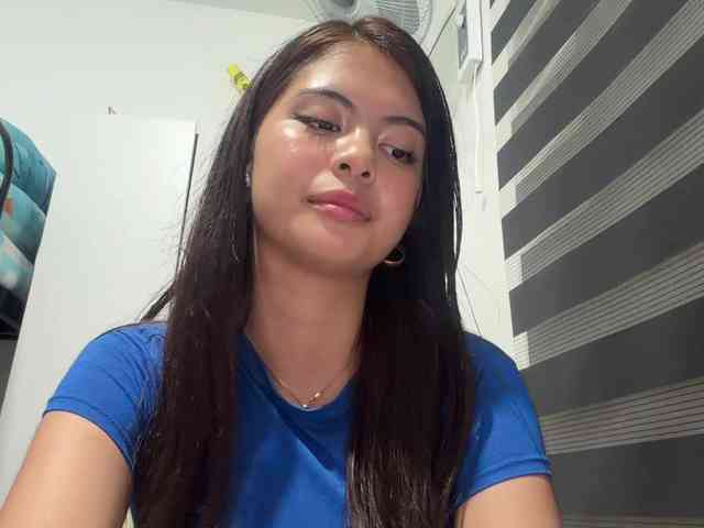 ClaraAllTheWay webcam