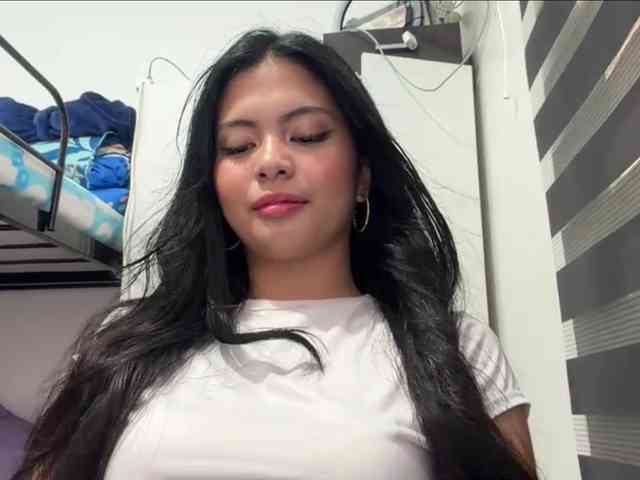 ClaraAllTheWay webcam