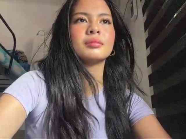 ClaraAllTheWay webcam