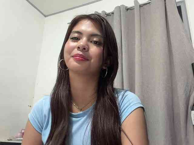 ClaraAllTheWay webcam