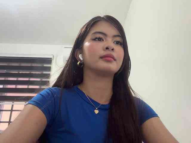 ClaraAllTheWay webcam