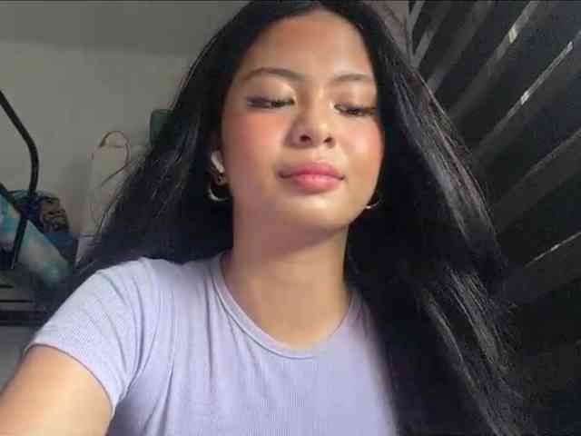 ClaraAllTheWay webcam