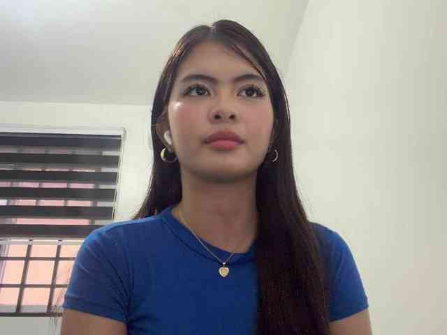 ClaraAllTheWay webcam