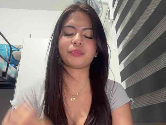 ClaraAllTheWay webcam