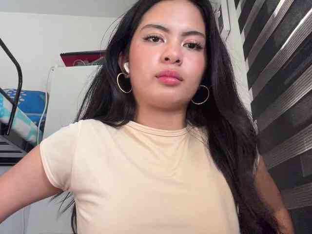 ClaraAllTheWay webcam