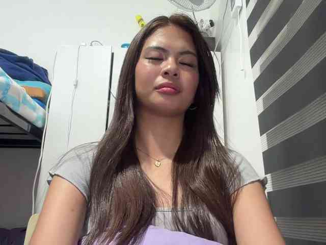 ClaraAllTheWay webcam