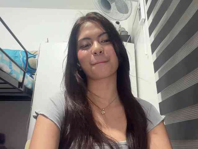 ClaraAllTheWay webcam