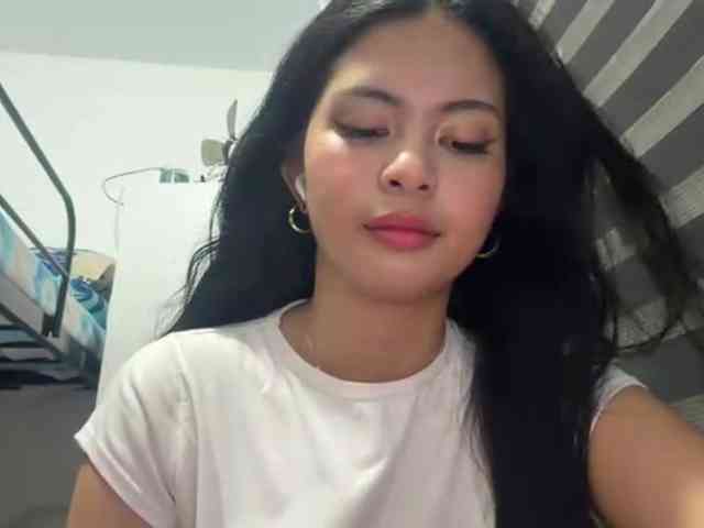 ClaraAllTheWay webcam