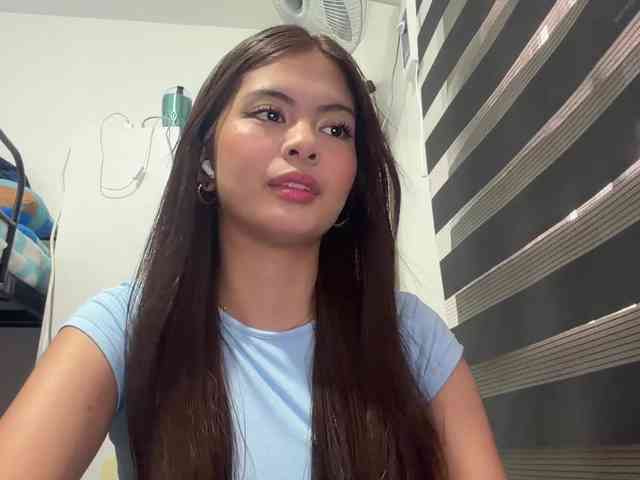 ClaraAllTheWay webcam