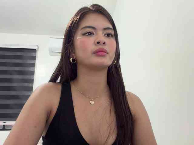 ClaraAllTheWay webcam