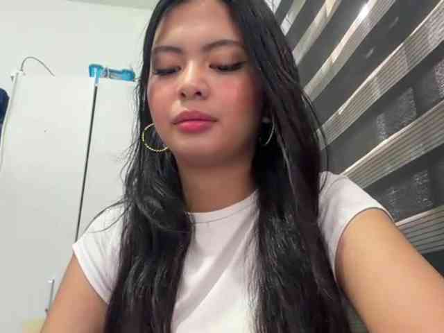 ClaraAllTheWay webcam