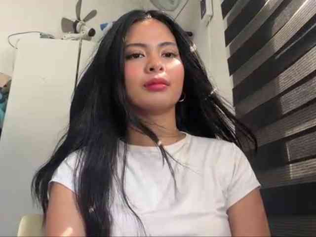 ClaraAllTheWay webcam