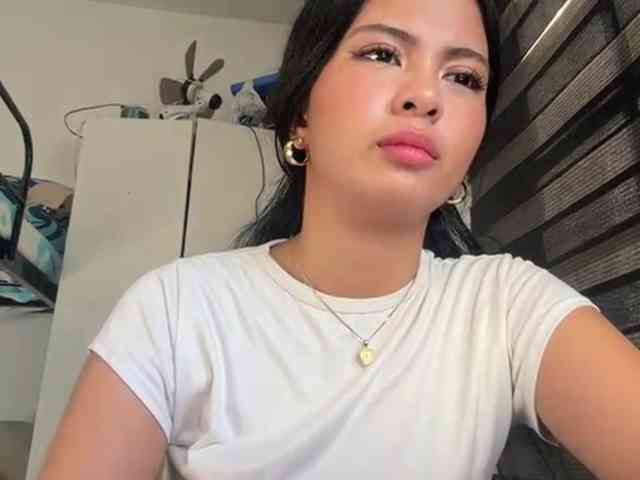 ClaraAllTheWay webcam