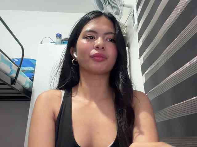 ClaraAllTheWay webcam