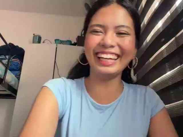 ClaraAllTheWay webcam