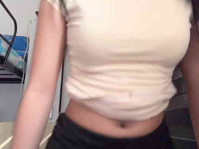 ClaraAllTheWay webcam