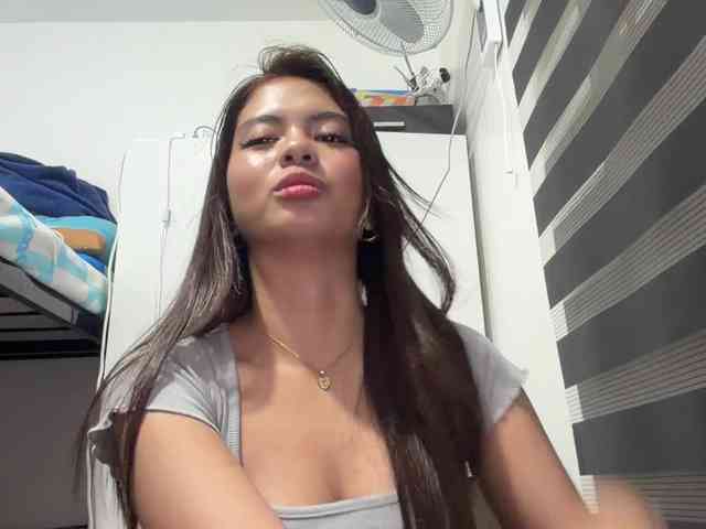 ClaraAllTheWay webcam