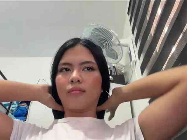 ClaraAllTheWay webcam