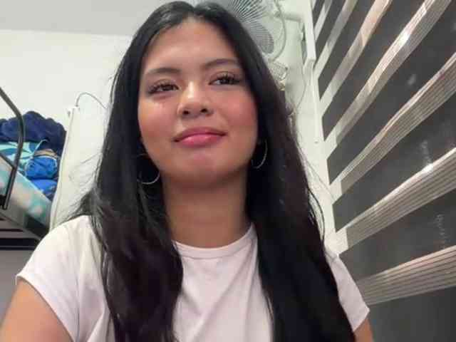 ClaraAllTheWay webcam