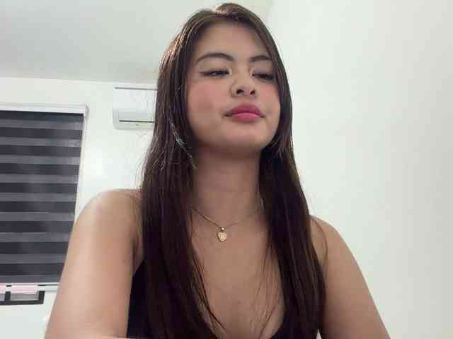 ClaraAllTheWay webcam