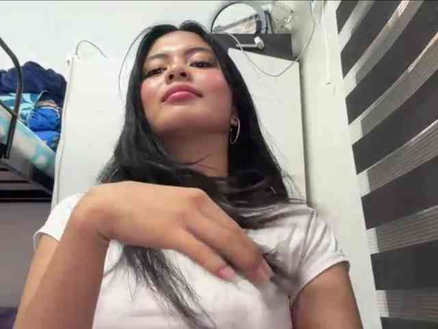 ClaraAllTheWay webcam