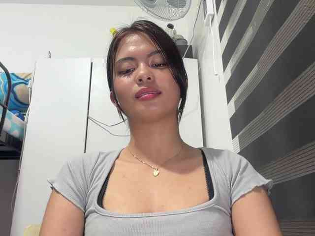 ClaraAllTheWay webcam