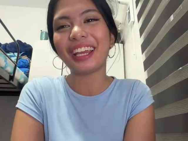 ClaraAllTheWay webcam