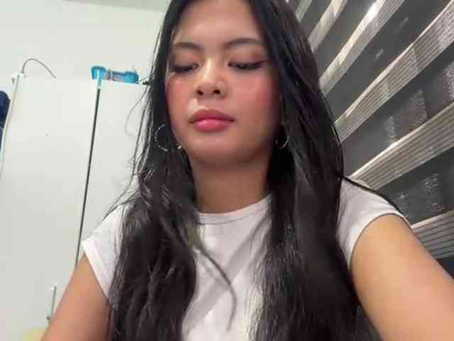 ClaraAllTheWay webcam