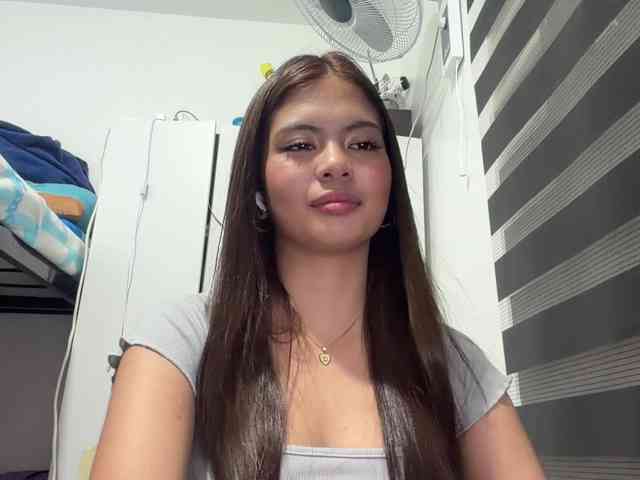 ClaraAllTheWay webcam