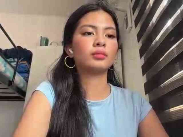 ClaraAllTheWay webcam