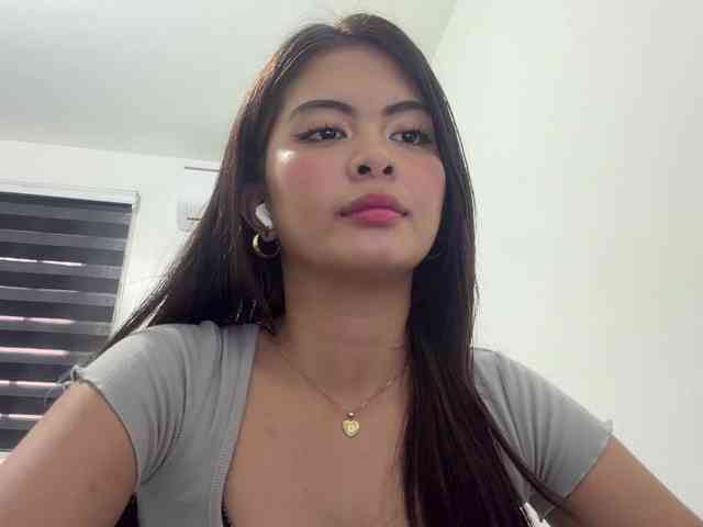 ClaraAllTheWay webcam