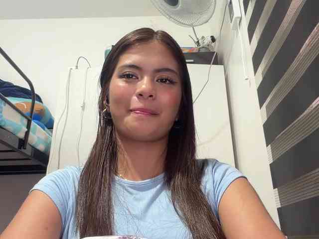 ClaraAllTheWay webcam