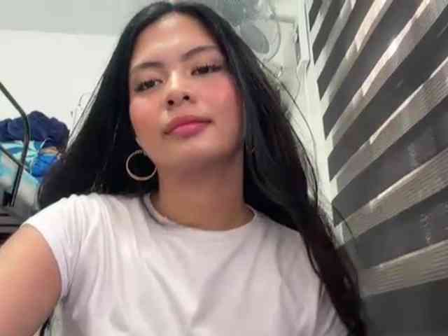 ClaraAllTheWay webcam