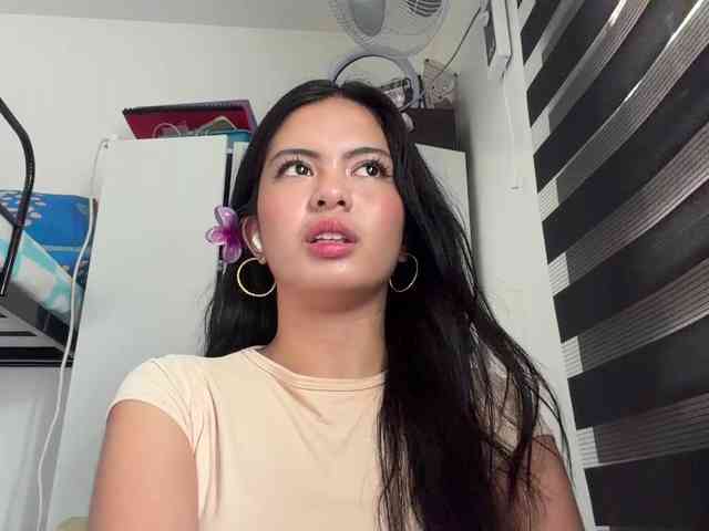 ClaraAllTheWay webcam