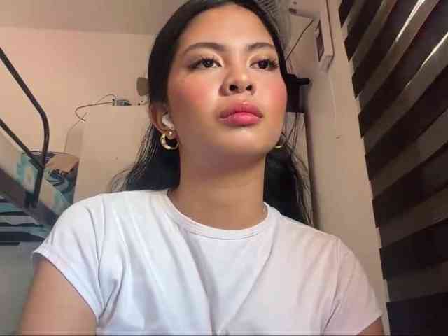 ClaraAllTheWay webcam