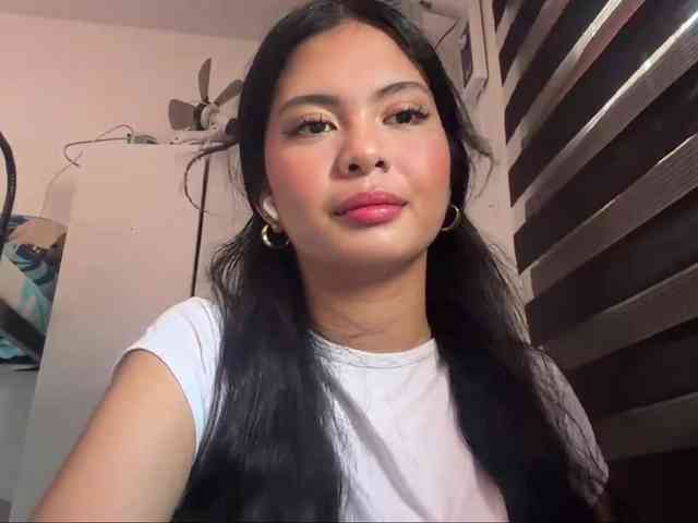 ClaraAllTheWay webcam