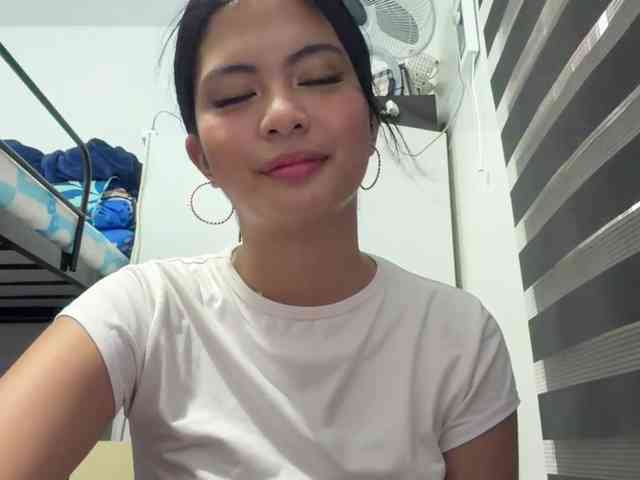 ClaraAllTheWay webcam