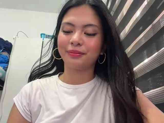 ClaraAllTheWay webcam