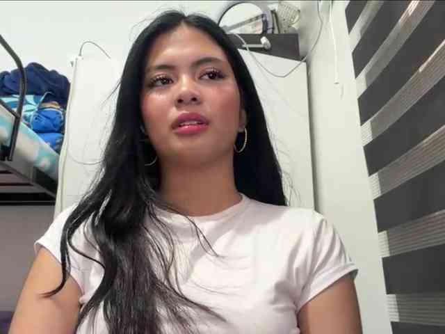 ClaraAllTheWay webcam