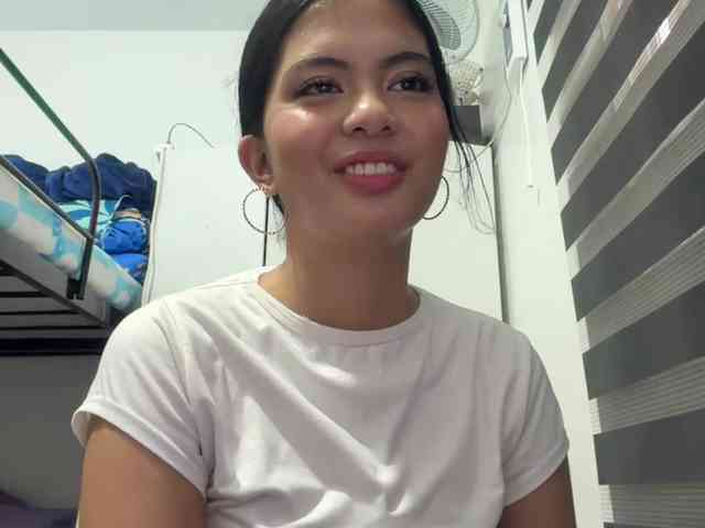 ClaraAllTheWay webcam