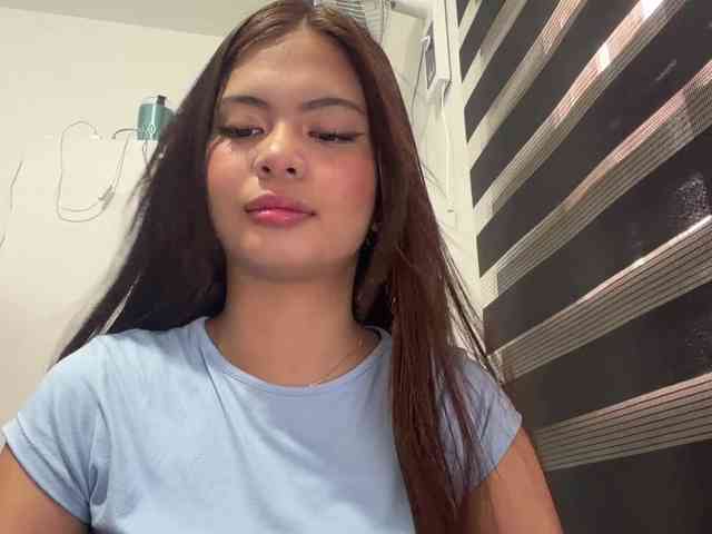 ClaraAllTheWay webcam