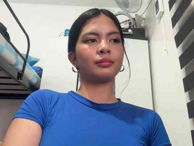 ClaraAllTheWay webcam
