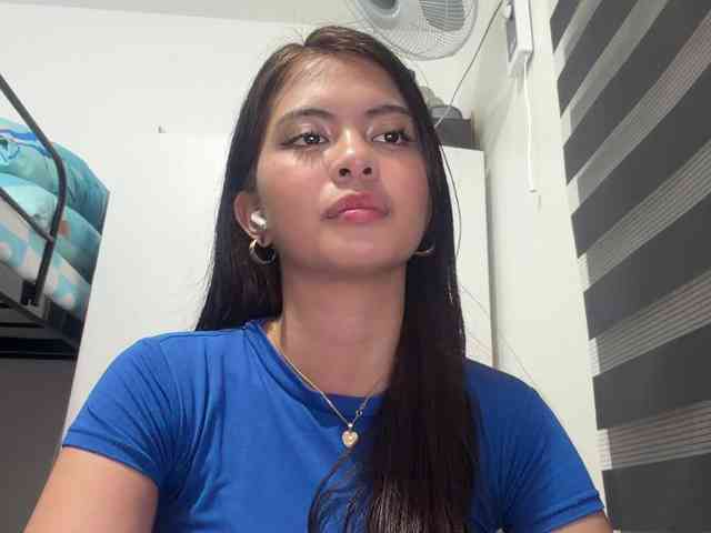 ClaraAllTheWay webcam