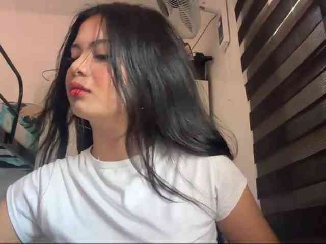 ClaraAllTheWay webcam