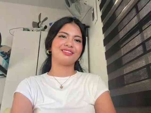 ClaraAllTheWay webcam