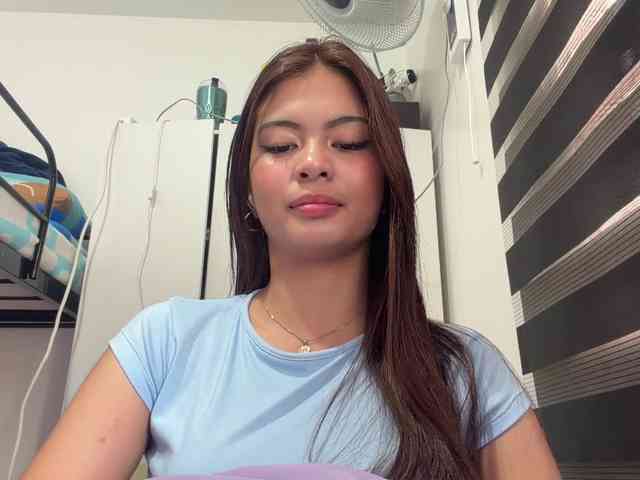 ClaraAllTheWay webcam